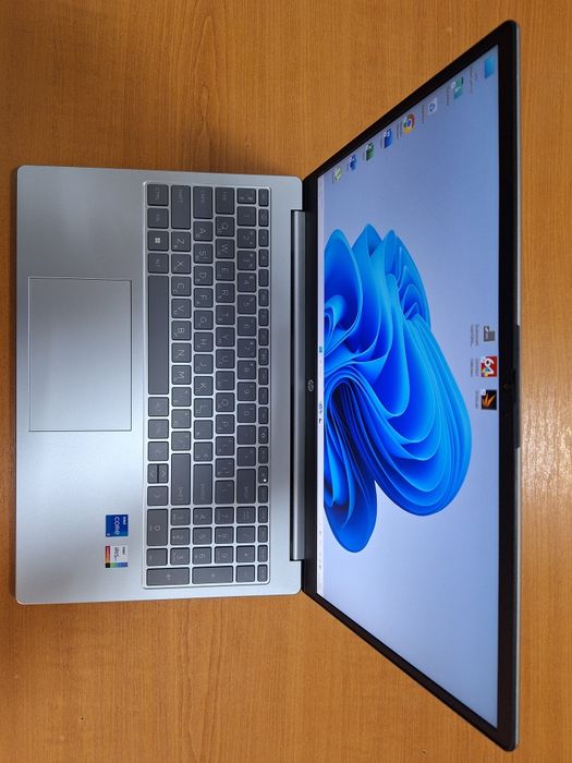 HP Laptop 15-fd0102ua i5-1334U IrisXe Graphics 2Gb DDR4 16Gb SSD 512Gb