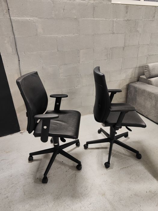 Крісло офісне, шкіряне. Є 2 шт. Шкіра   .