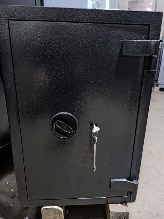 Сейф б.у  банковский БССА 2-620/60-1Кл сертифицированный