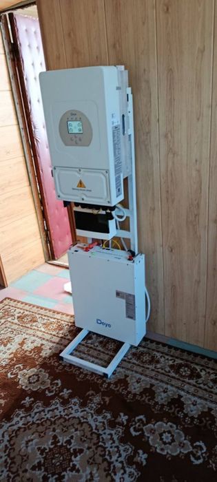 Не ставте батареї на підлогу. Використовуйте правильну стійку