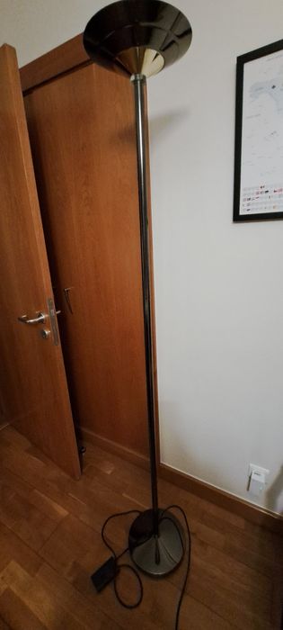 Candeeiro de pé em inox