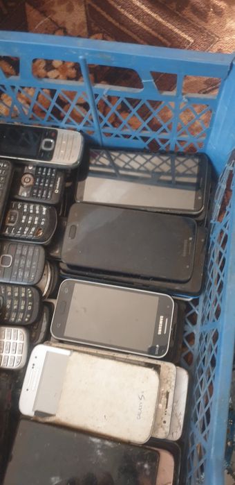Продам телефони цілий ящик