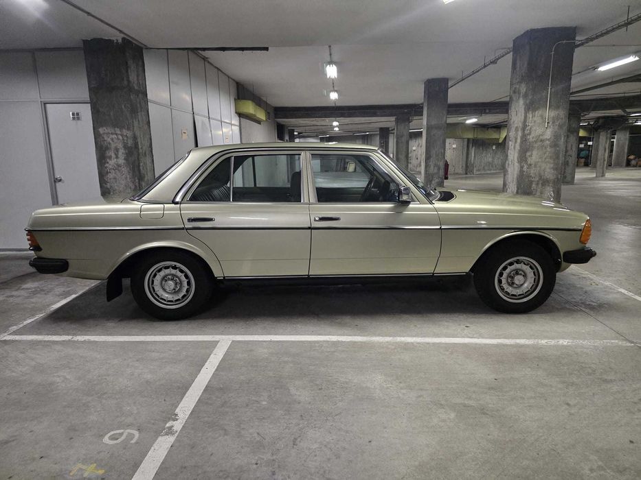 Mercedes 300 D W123 Irrepreensível e original (5 velocidades e A/C)