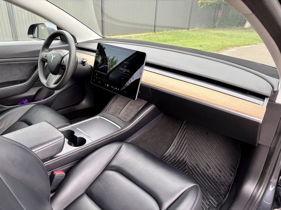 Tesla Model 3  2021 рік