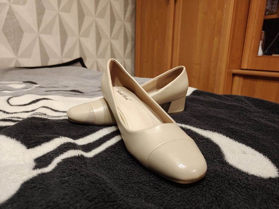 Czółenka Sweet Shoes beżowe, rozmiar 40 – eleganckie, jak nowe