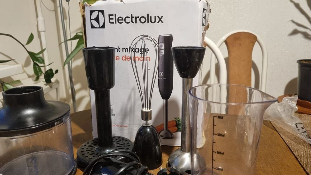 Блендер з насадками electrolux