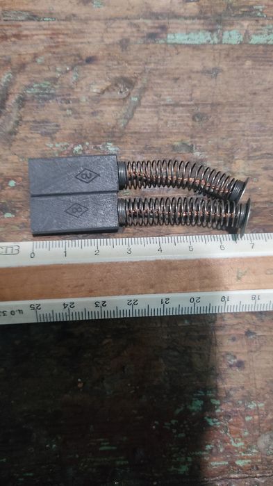 Щітки графітові.