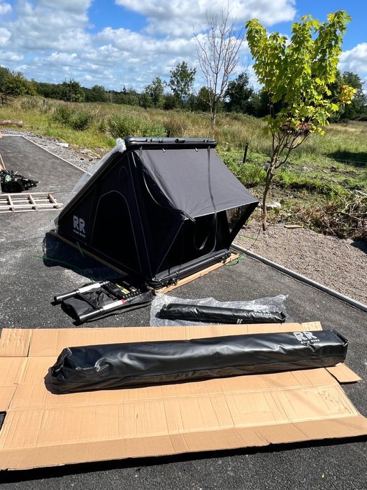 Tenda overland rígida com isolamento térmico