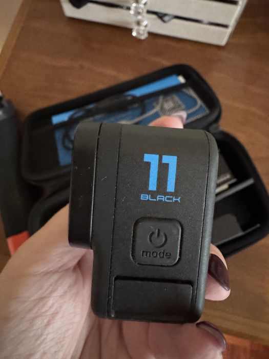 GoPro Hero 11 (com acessórios e bolsa originais)