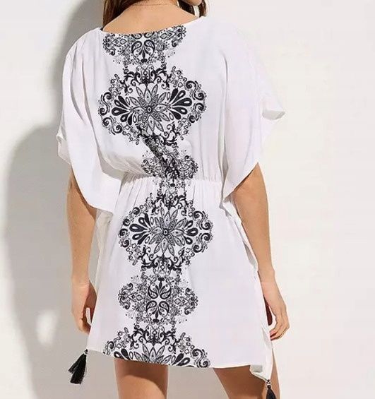 B.P.C sukienka tunika plażowa biała z nadrukiem 52/54.