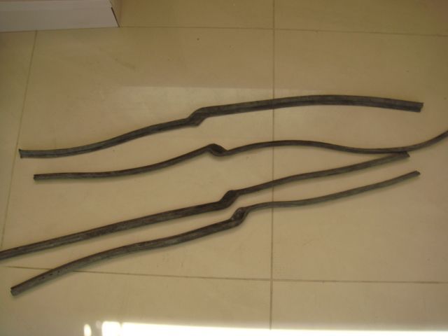 mercedes w114 w115 uszczelka slupka zestaw 4szt