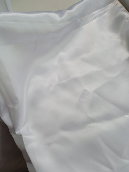 Тканина. Рожева, біла.