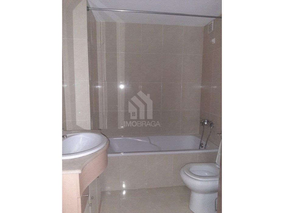 Venda Apartamento T2, em Lamaçães, Braga