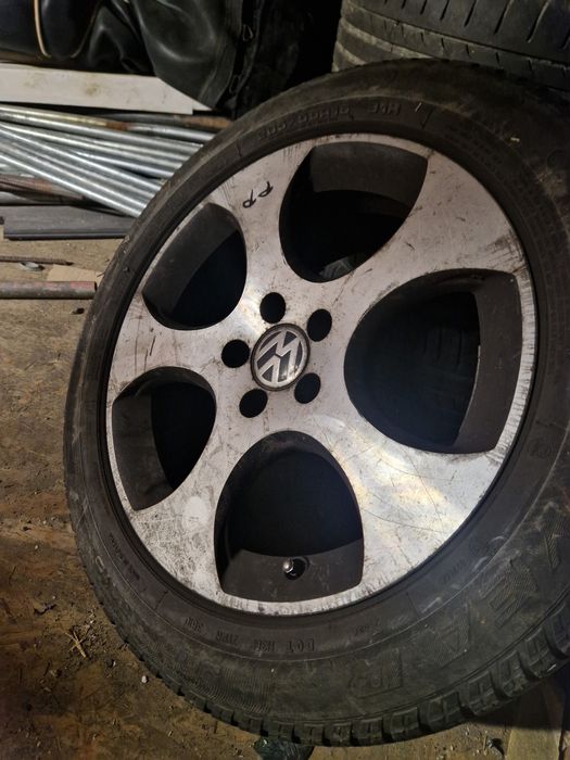 Felgi aluminiowe razem z oponami Goodyear