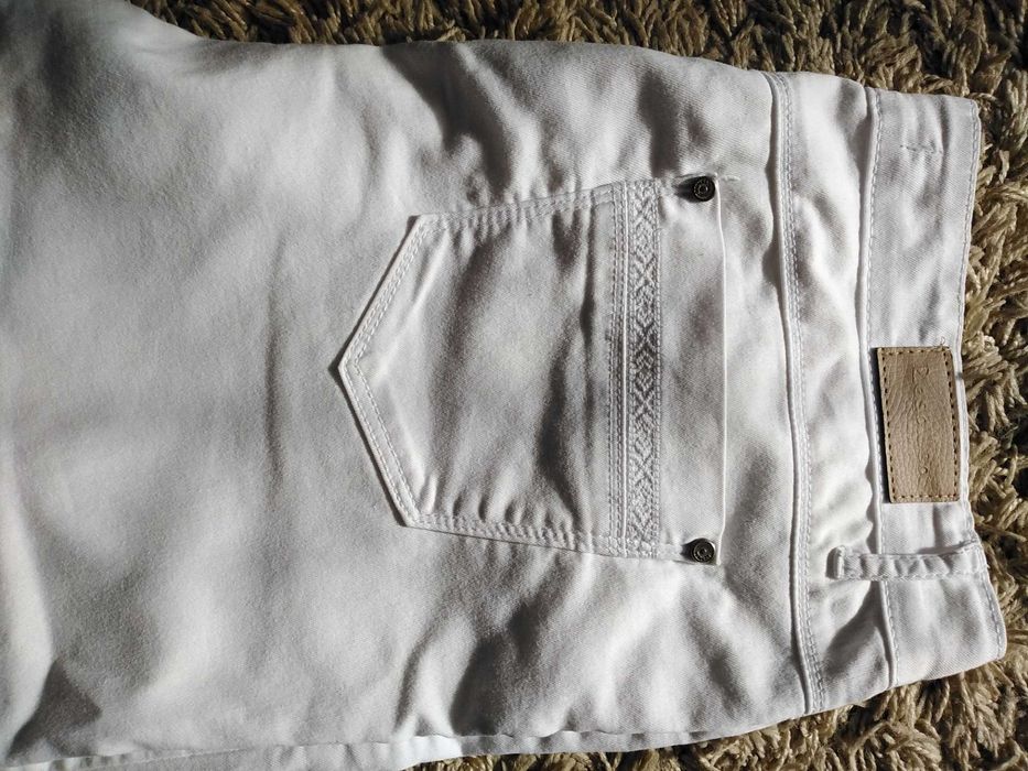 Białe spodnie "rybaczki" 4XL 48