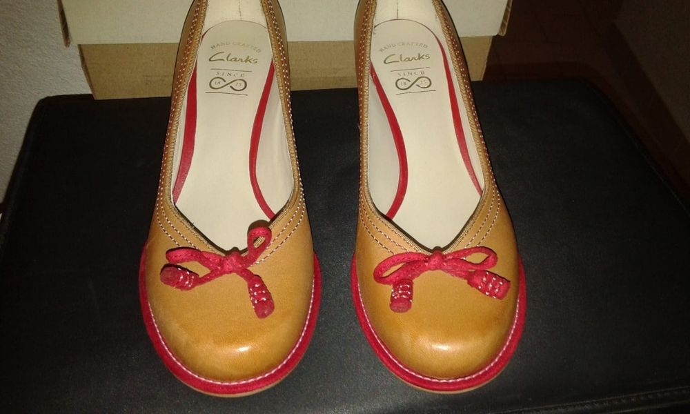 Clarks novos em caixa original