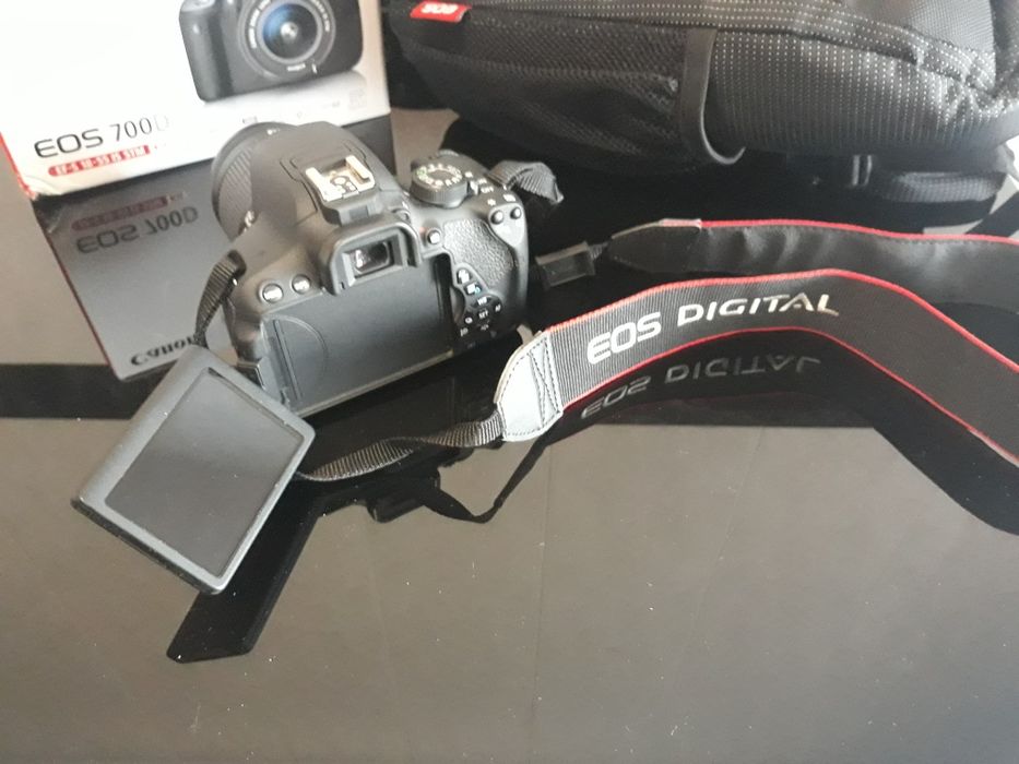 Câmara fotográfica canon EOS 700D