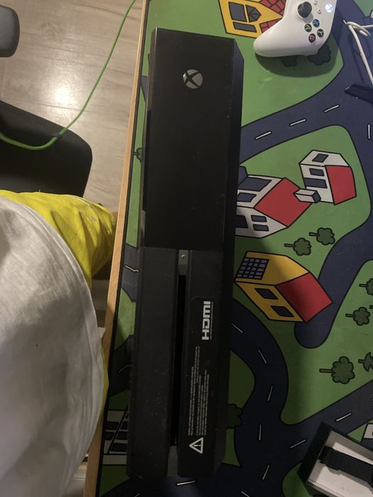 Czrny xbox one z zasilaczem