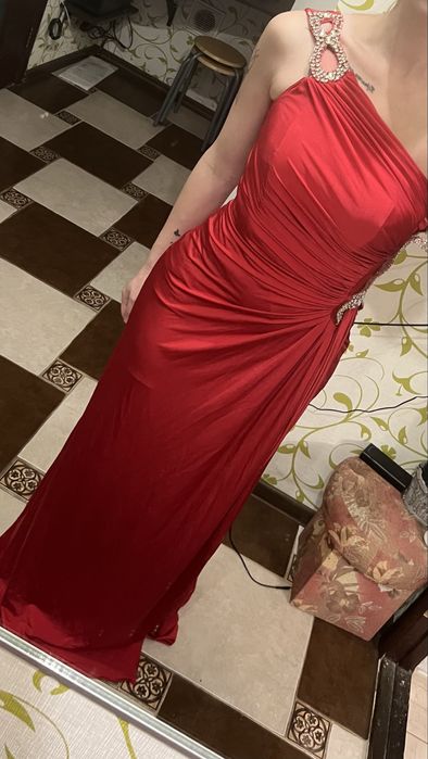 Продам сукню яскраво червоного кольору
