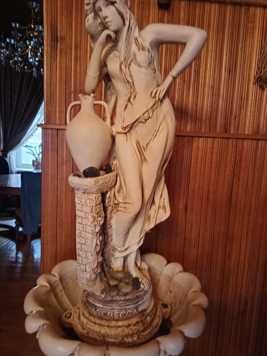 Продам скульптуру Rebecca