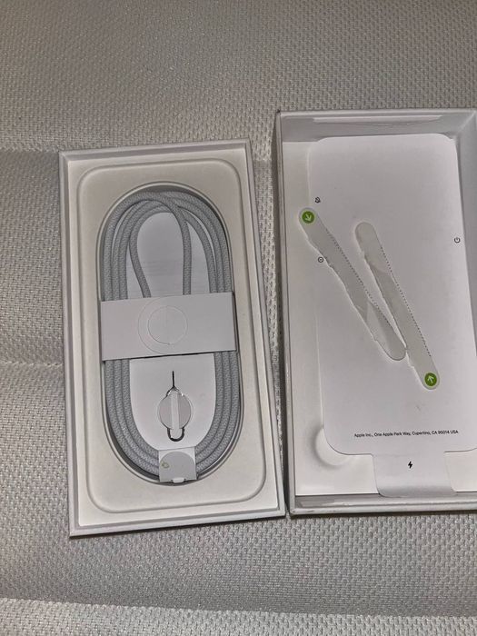 iPhone 16e 256 GB – NOWY – 100% baterii – 1 cykl ładowania