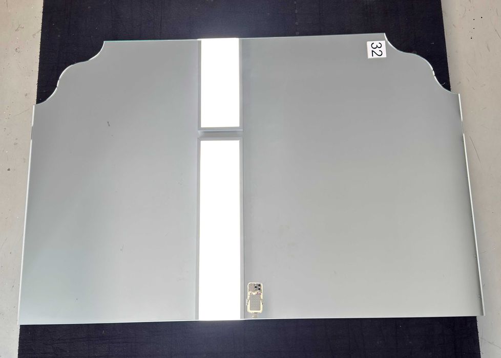 Lustro float 4mm[wymiar 780 x 1180] – niższa cena, drobna wada