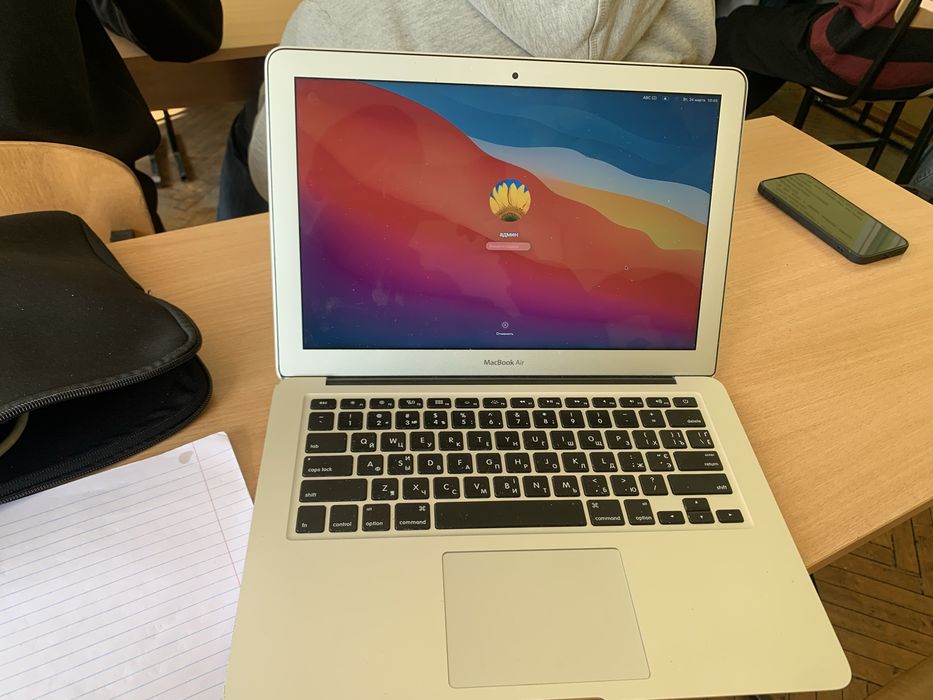 Продам макбук айр 2014