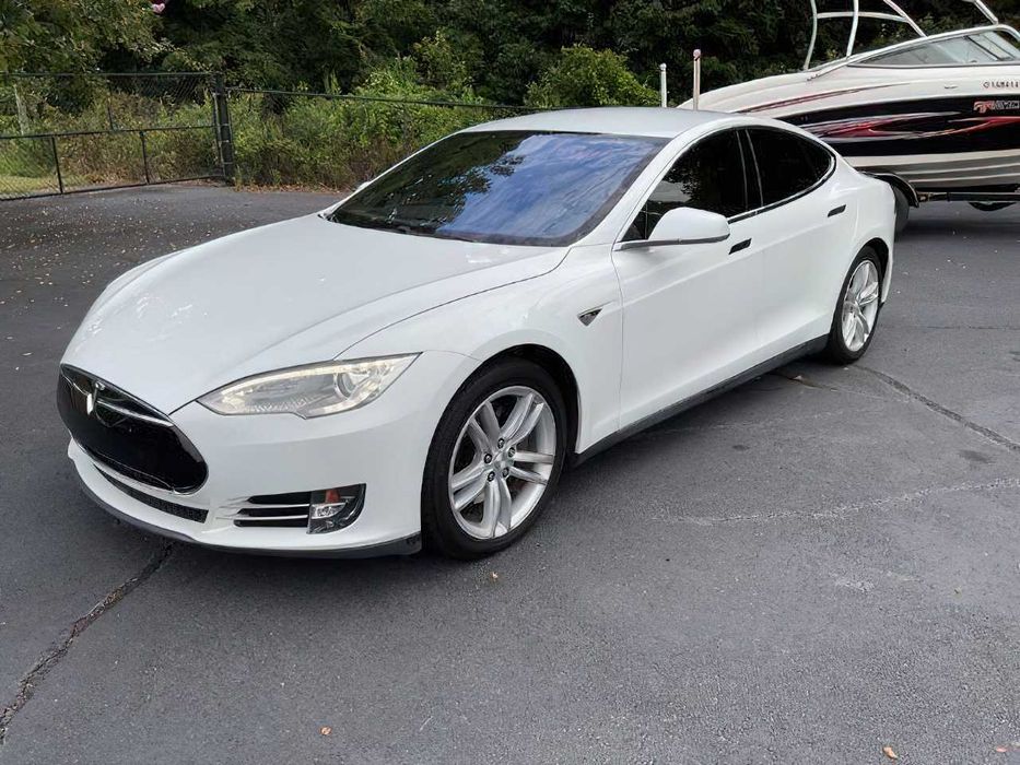 Tesla Model S P85D      2015