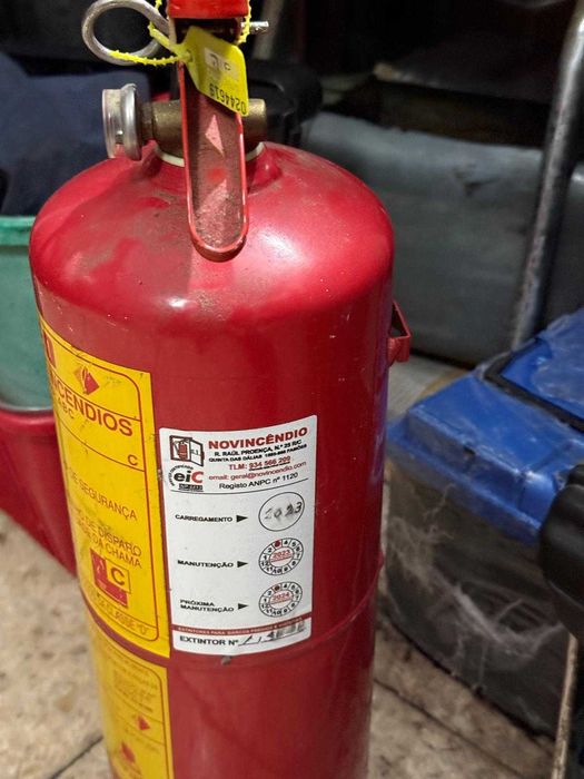 3 Extintores de Incêndio (2x 6kg ORFEO + 1 pequeno)