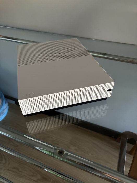 Xbox One S - 1TB em optimo estado