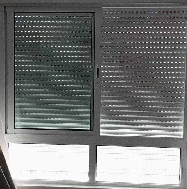 Janelas vidro duplo em aluminio lacado a branco