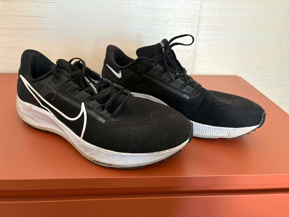 Ténis Nike Air Zoom Pegasus 38 Pretos e Brancos - Tamanho 47,5