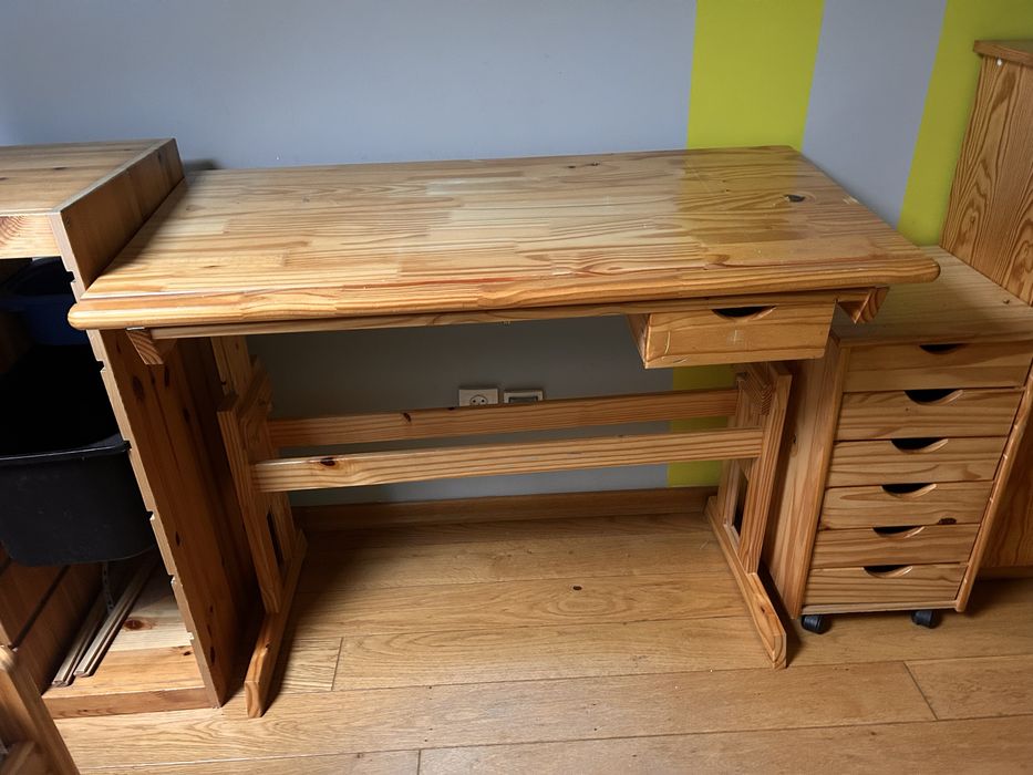 Meble sosnowe do pokoju  biurko łóżko itp