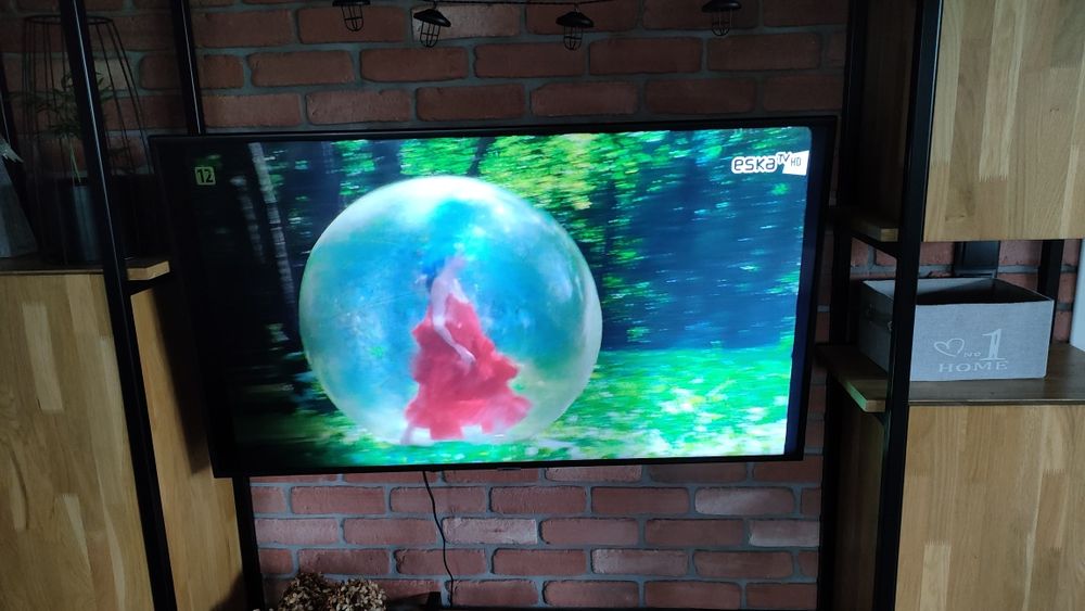 Telewizor Samsung 49 cali z uchwytem