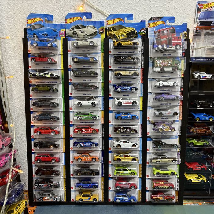 Колекційні машинки моделі 1:64 Hot Wheels та Matchbox нові запаковані