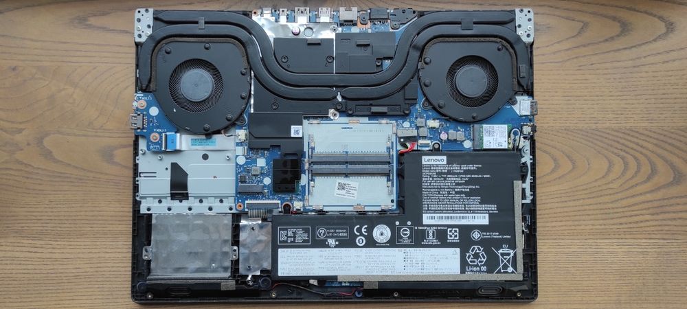 Lenovo Legion Y530-15ICH model 81FV не робочий. Гріється елемент.