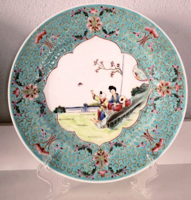Prato em porcelana chinesa antiga.
