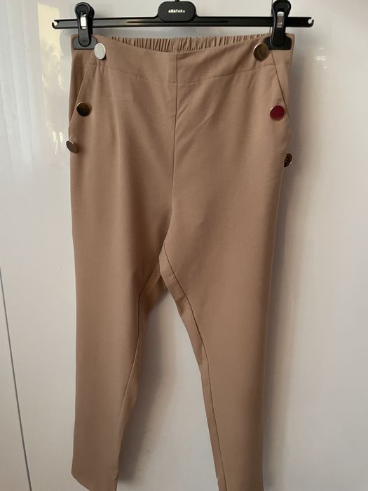 Beżowe spodnie dopasowane XS 34 Deeze