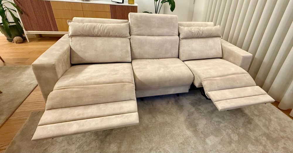 Sofá  com chaiselong elétrico