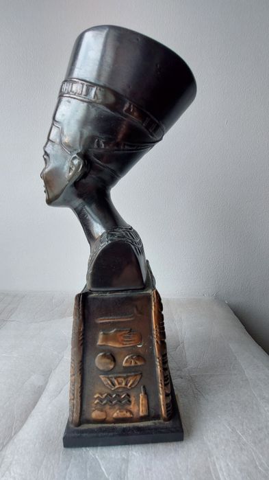 Busto Egípcio da Rainha Nefertiti – Peça Decorativa Estilo Antigo