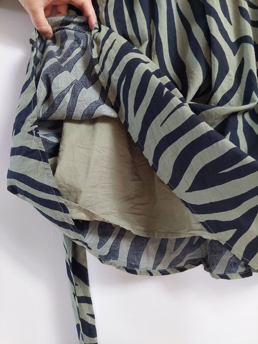 Sukienka z paskiem wzór zebry Reserved