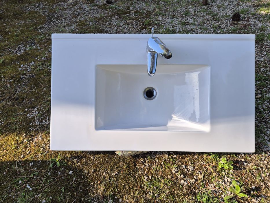 Conjunto de acessorios para casa de banho / Bathroom Fittings (bidet, sanita, lavatório)