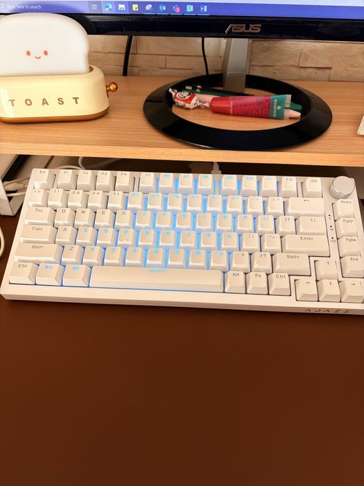 Ajazz ak820 com rgb azul, teclado branco