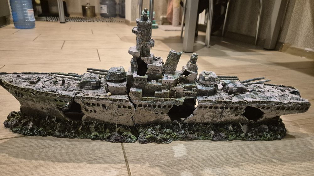 Затонувший корабль в акваріум