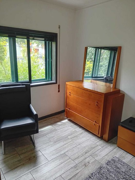 Aluga-se quarto em moradia