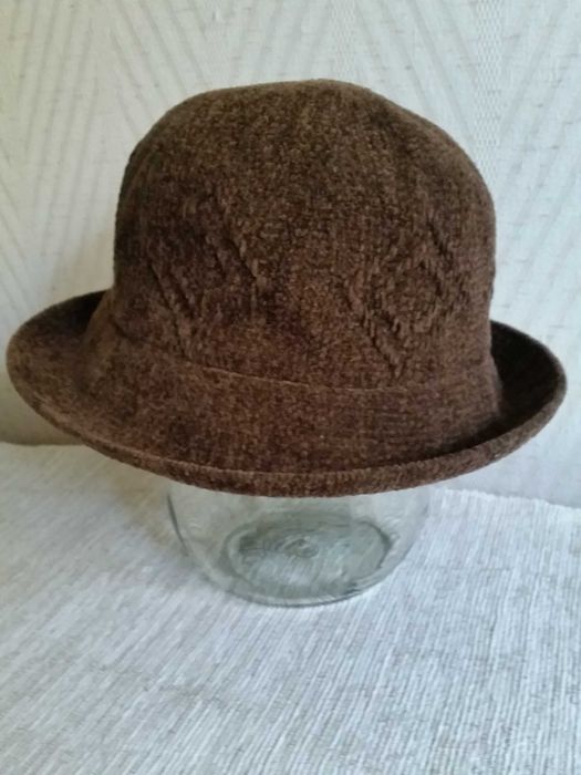 Elegancki kapelusz brązowy