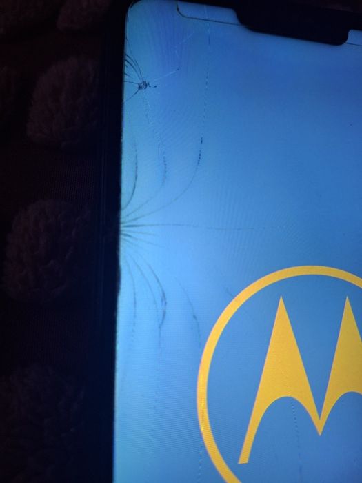 Telefon Motorola 7g power smartphone uszkodzony