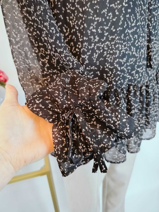 Czarna elegancka bluzka Reserved w rozmiarze S 36 z długim rękawem