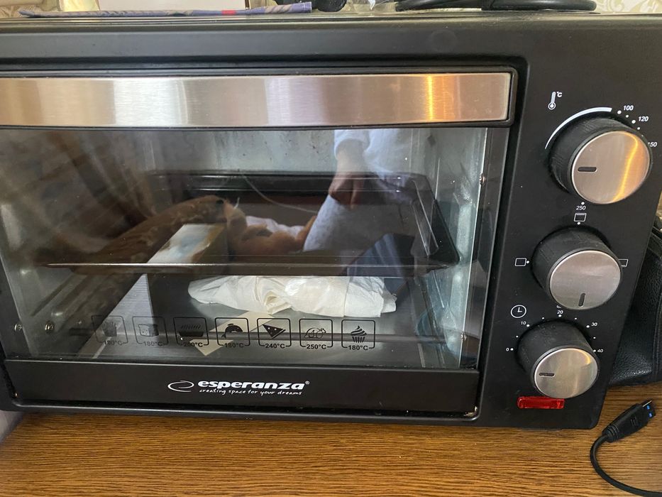 Продам електро піч Esperanza eko 008