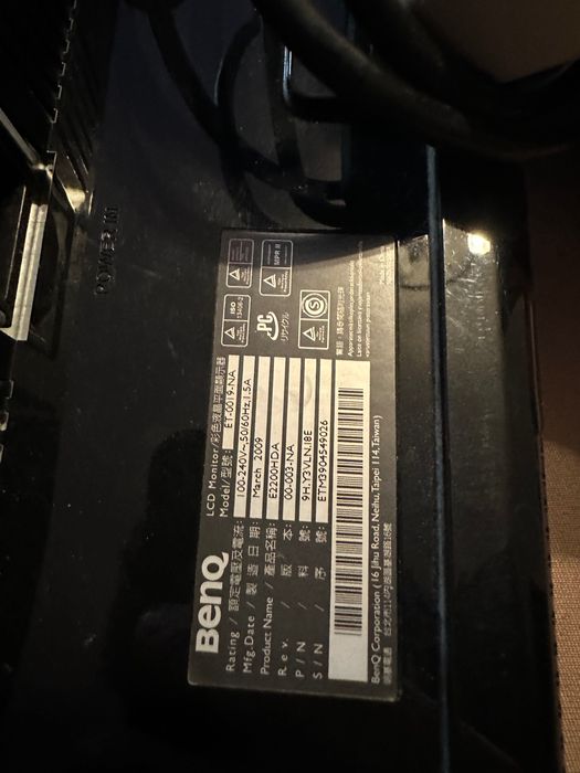 Monitor BenQ E2200HDA + gratis